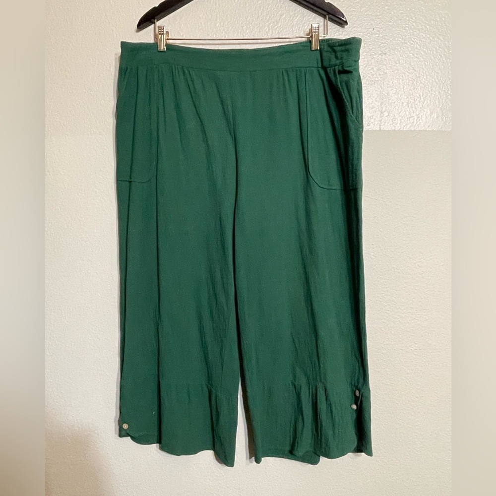 Green Women's loose fit capri pants size XL 16-18